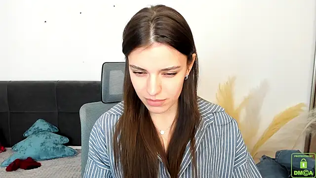 SuzyJamess online show from January 29, 2025, 12:02 pm