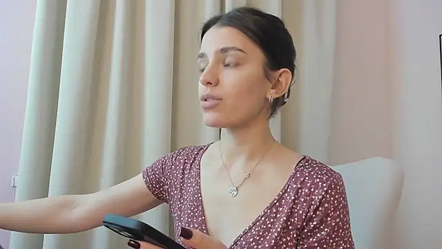 SuzyJamess online show from December 19, 2024, 5:40 am