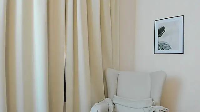 SuzyJamess online show from December 22, 2024, 1:45 am