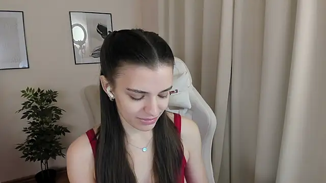 SuzyJamess online show from January 19, 2025, 1:43 am