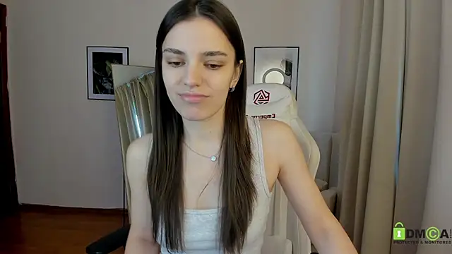 SuzyJamess online show from February 1, 2025, 5:07 am