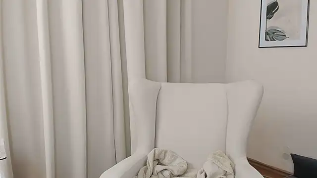 SuzyJamess online show from December 29, 2024, 5:42 am