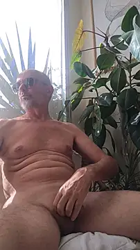 Snapshot of MadProfessor chatting on November 3, 2025, 9:35 am MadProfessor online show from November 3, 2025, 9:35 am