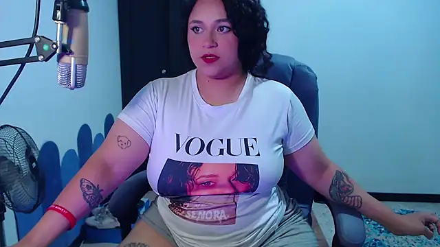 Luciernaga18 online show from October 6, 2025, 1:29 am