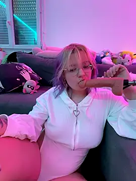 Snapshot of LaskaLeRoomba chatting on December 2, 2025, 9:55 am LaskaLeRoomba online show from December 2, 2025, 9:55 am