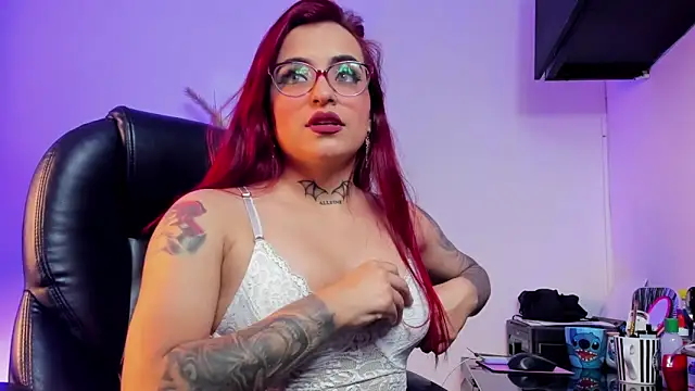 Snapshot of valeriee_millerr_ chatting on March 21, 2025, 7:35 pm valeriee millerr online show from March 21, 2025, 7:35 pm