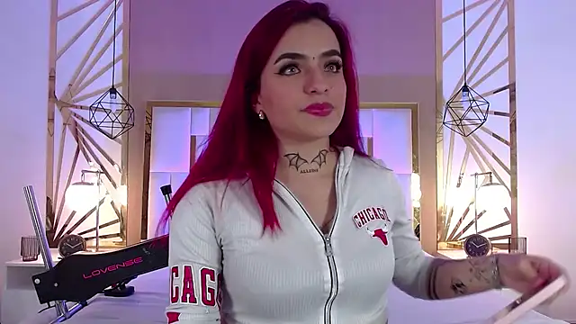 Snapshot of valeriee_millerr_ chatting on February 7, 2025, 6:24 pm valeriee millerr online show from February 7, 2025, 6:24 pm