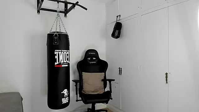 dan01  online show from November 15, 2025, 9:02 am