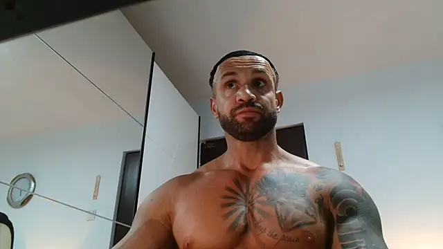Snapshot of Magnificmuscles89 chatting on May 22, 2026, 3:43 pm Magnificmuscles89 online show from May 22, 2026, 3:43 pm