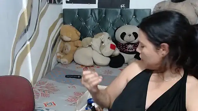 manzanahot9 online show from October 22, 2025, 6:51 pm