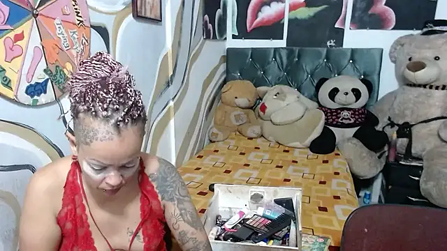 manzanahot9 online show from December 17, 2025, 10:04 pm