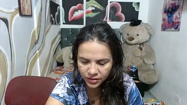 manzanahot9 online show from February 18, 2026, 2:46 pm