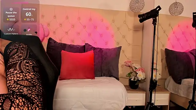 kitty roouse online show from March 30, 2026, 10:11 pm