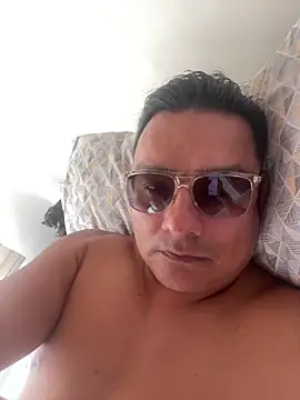 WAREHOUSE111 online show from November 12, 2025, 6:34 pm