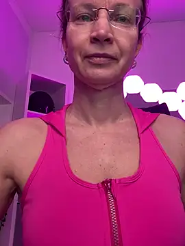 AnnikaRose online show from April 6, 2026, 7:20 am