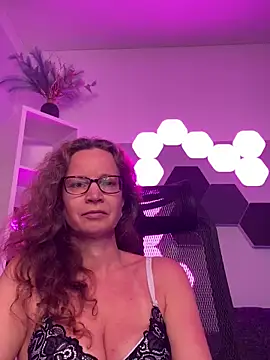 AnnikaRose online show from May 25, 2026, 7:40 am