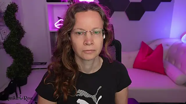 AnnikaRose online show from February 11, 2026, 6:46 am