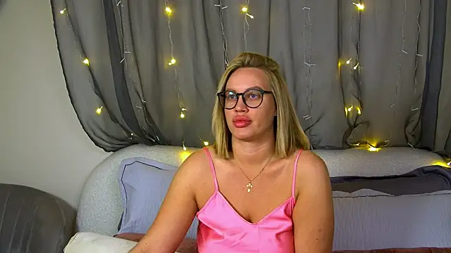 MariaNeumann online show from October 29, 2025, 6:23 am