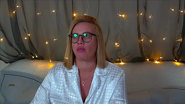 MariaNeumann online show from October 26, 2025, 6:30 pm