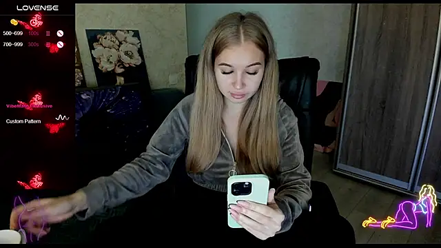  NigoNika online show from November 6, 2025, 11:36 am