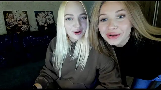  NigoNika online show from October 23, 2025, 9:02 pm