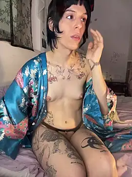 Snapshot of giuli_zerozero chatting on April 21, 2026, 3:51 pm giuli zerozero online show from April 21, 2026, 3:51 pm