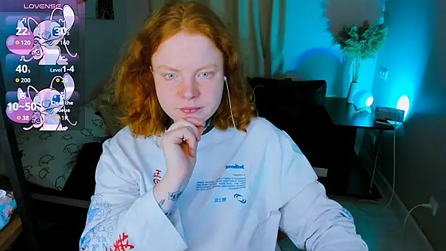 Cassie xKiss online show from December 1, 2025, 8:32 pm