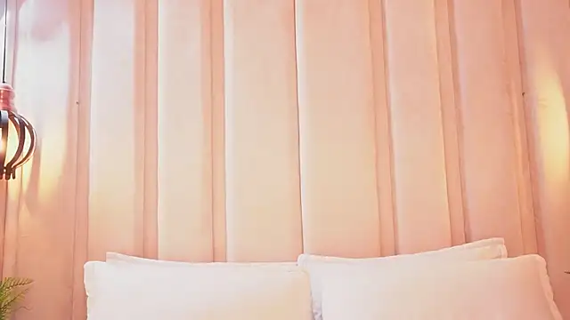 bonniekim  online show from November 5, 2025, 11:52 pm