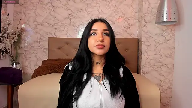 Snapshot of Leiaa_ chatting on December 15, 2024, 12:18 am Leiaa online show from December 15, 2024, 12:18 am