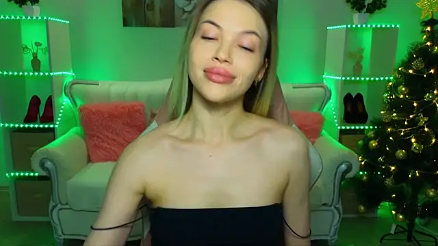 EmmyMills online show from December 20, 2025, 9:39 pm