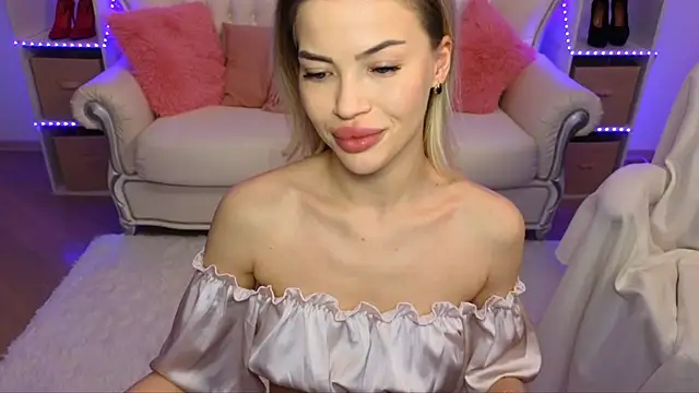 EmmyMills online show from November 20, 2025, 11:47 pm