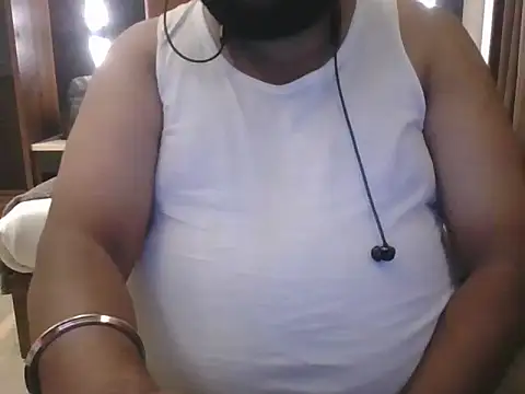 Hunk-Hand6 online show from October 12, 2025, 3:02 pm