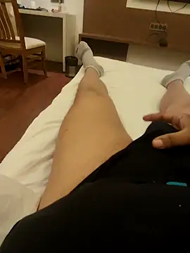 Hunk-Hand6 online show from December 20, 2025, 12:19 pm