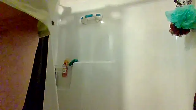 Snapshot of Mic_Oxinner chatting on October 17, 2025, 11:01 am Mic Oxinner online show from October 17, 2025, 11:01 am