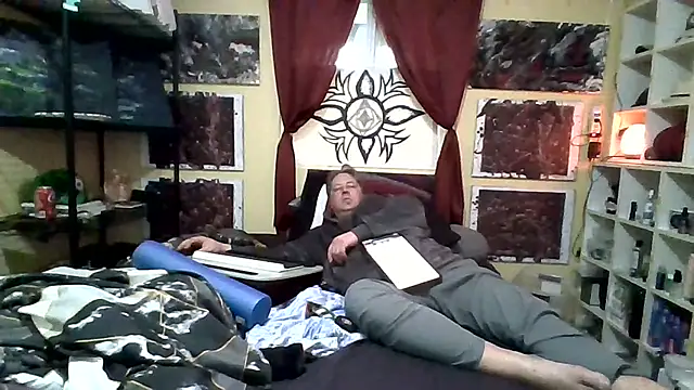 Snapshot of Mic_Oxinner chatting on November 24, 2025, 8:31 pm Mic Oxinner online show from November 24, 2025, 8:31 pm