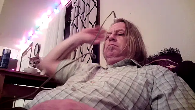 Snapshot of Mic_Oxinner chatting on December 6, 2024, 12:33 pm Mic Oxinner online show from December 6, 2024, 12:33 pm