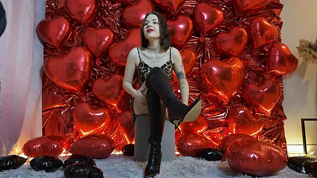 Snapshot of AnnaTrueno chatting on February 13, 2026, 7:36 pm AnnaTrueno online show from February 13, 2026, 7:36 pm