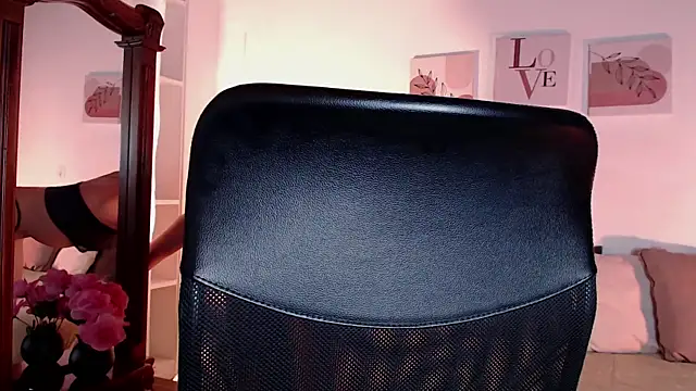 madisex s online show from September 12, 2025, 12:27 pm