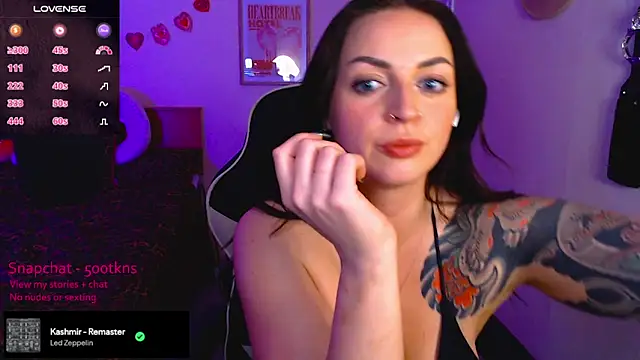 Snapshot of Billiexxox chatting on January 15, 2025, 8:37 pm Billiexxox online show from January 15, 2025, 8:37 pm