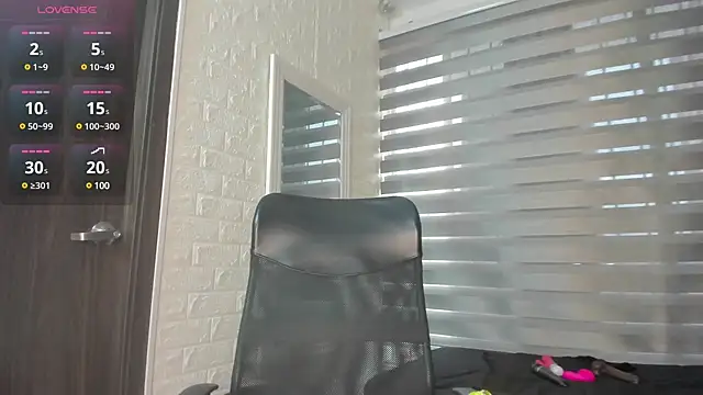 charlotte  G online show from February 25, 2025, 12:27 pm