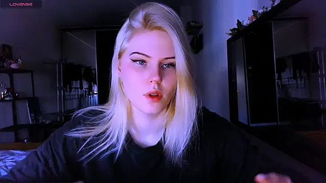 VoluptuousDreams online show from March 9, 2025, 1:04 pm