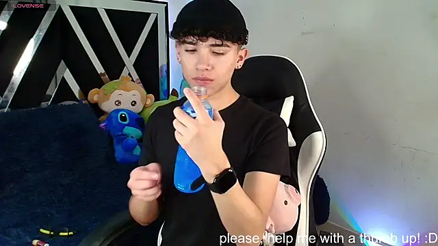 Snapshot of Niico_Cruz chatting on January 12, 2025, 3:49 am Niico Cruz online show from January 12, 2025, 3:49 am