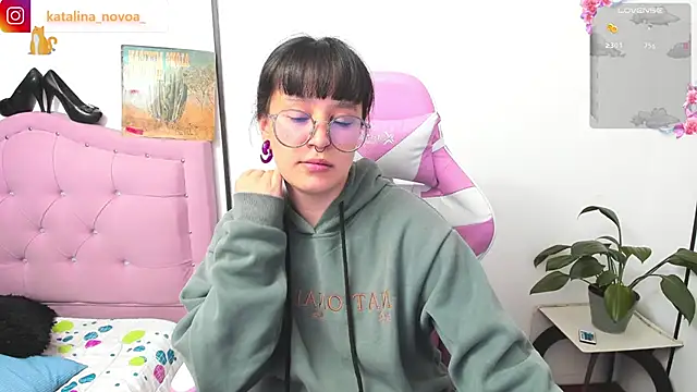 Katalina novoa online show from May 28, 2026, 1:46 am