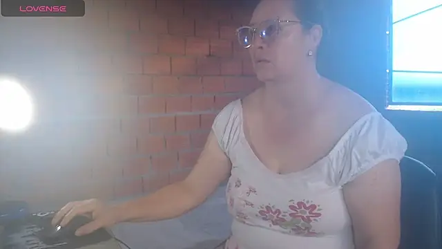 hairyglad69 online show from May 3, 2026, 12:09 pm