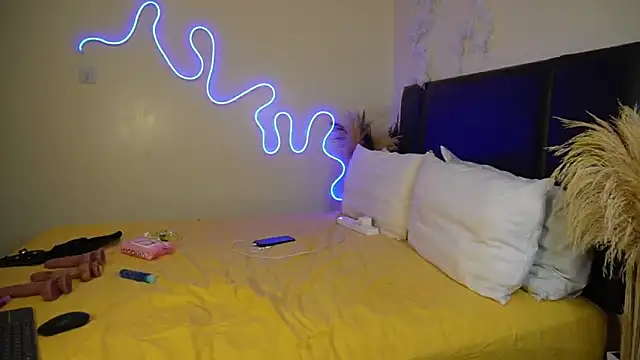 Snapshot of _Watuluv_ chatting on February 8, 2025, 4:35 pm Watuluv online show from February 8, 2025, 4:35 pm