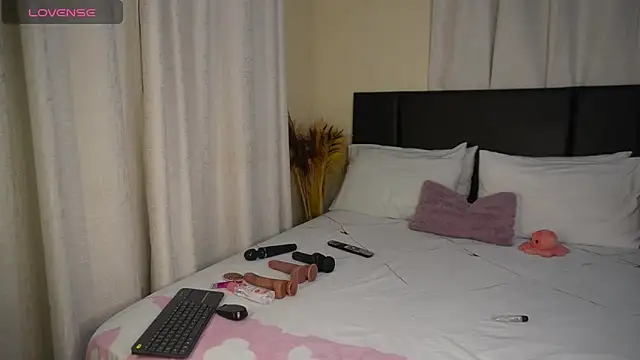 Snapshot of _Watuluv_ chatting on March 10, 2025, 4:03 pm Watuluv online show from March 10, 2025, 4:03 pm