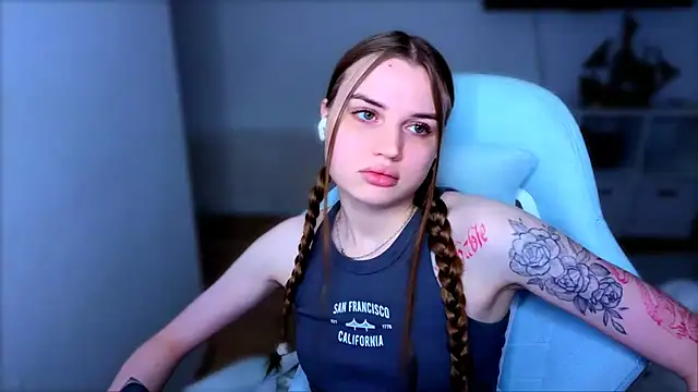 Snapshot of StellaLawless chatting on December 17, 2025, 12:32 pm StellaLawless online show from December 17, 2025, 12:32 pm