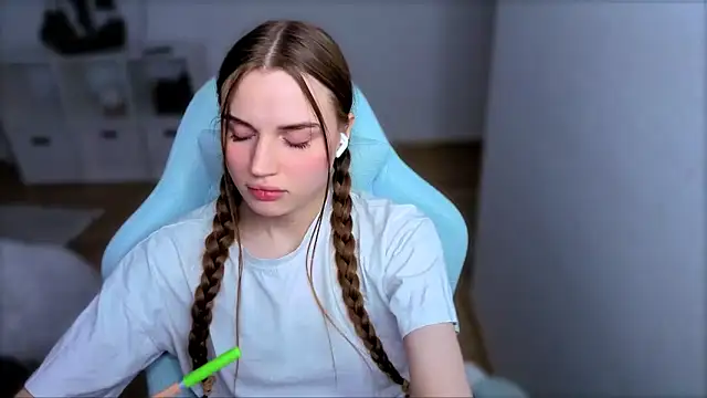 Snapshot of StellaLawless chatting on October 24, 2025, 3:44 pm StellaLawless online show from October 24, 2025, 3:44 pm