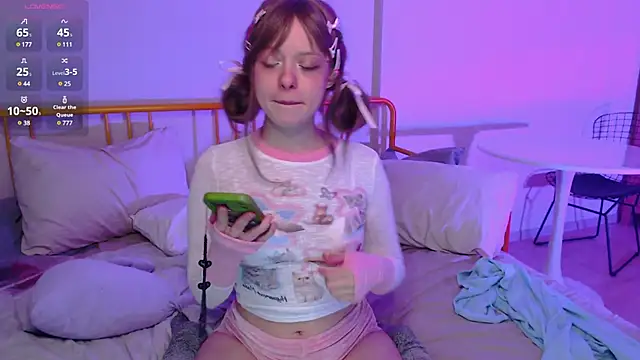 Snapshot of KatieMelone chatting on December 3, 2024, 8:33 am KatieMelone online show from December 3, 2024, 8:33 am