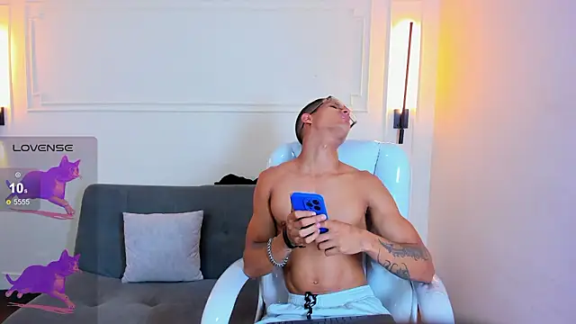 Snapshot of Paradise_boy_s chatting on February 11, 2026, 5:35 pm Paradise boy s online show from February 11, 2026, 5:35 pm